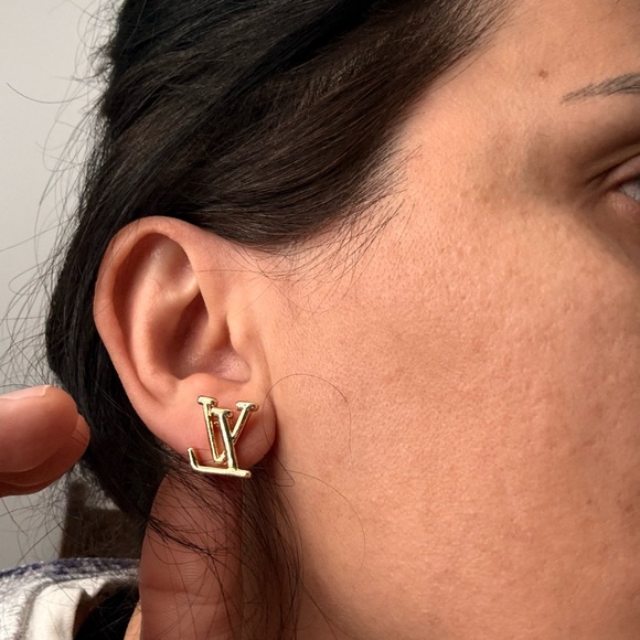 Beautiful chick Logo Earrings! - Picture 2 of 5